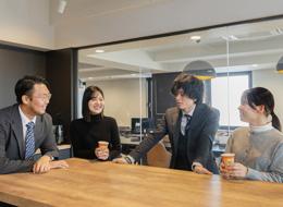 SE/リモートワーク一部対応可/住宅手当/毎月代表との1on1あり/減給なしで別分野に挑戦可