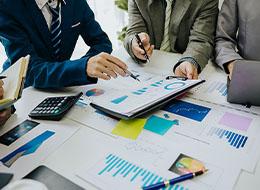 マネージャーなど、責任あるポジションで女性が活躍しています。