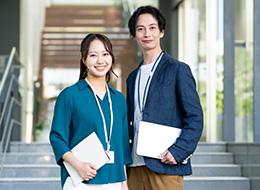 WEBエンジニア／100％自社開発／年休169日／残業ほぼなし／週3リモートOK／フレックス／残業月10h程度