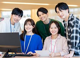 年間休日最大128日で、有給消化率も80％以上と、お休みもしっかりとれます◎