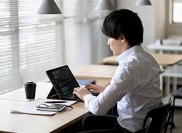 開発エンジニア◆週5フルリモート◆フレックスタイム◆残業ほぼ無し◆大手直請け◆自社開発あり◆実務未経験OK