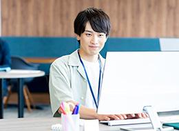 ITエンジニア│未経験OK│年間休日120日│3ヶ月間の充実研修│資格取得支援制度あり│リモート可能案件あり