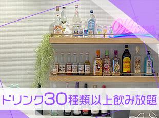 自由に飲めるドリンクに加え、月に1回の帰社日には自由に好きなものを出前して楽しんでいます♪