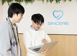 エンジニア│開発経験あればOK◎*自社内開発7割*週2リモート*月給35万も可*30分単位の有給OK