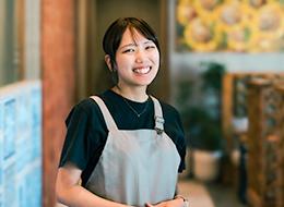 Oさん（新卒入社2年目）／ホールトレーナー