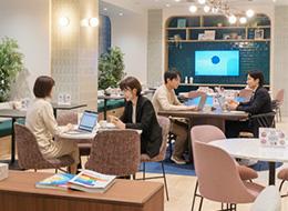 誰でも使える1階共有ラウンジ。仕事は休憩、リラックスもOK♪