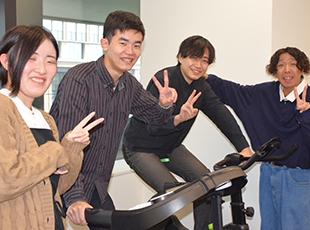 月の平均残業時間は9.3時間！メリハリを持って働ける環境です。