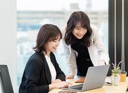 社内にはゼロから成長を遂げた先輩も多数！プロフェッショナルを目指せる環境です。