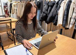 Webデザイナー◆自社ブランド【moment＋】◆実務未経験OK◆住宅手当あり◆年休120日以上