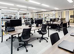 オフィスは渋谷駅から徒歩5分。週1回程度出社し、メンバーとランチに行くことも多いです。