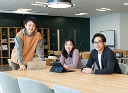 業務時間外はマンガを読むことも！ゲームも一緒にすることがあるんです！