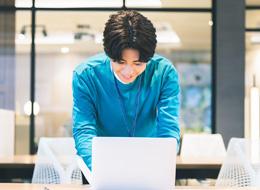 SNSマーケティング/未経験歓迎/リモート/平均月給35万円＋インセン/完全週休2日制/人柄採用実施中