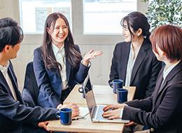 チャレンジ精神、顧客思考、業務態度など、 数字では測れない部分もポイント化して評価しています