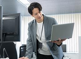 インフラエンジニア/月給38.9万円～/U・IターンOK/マイカー通勤可/土日祝休み/年休120日以上