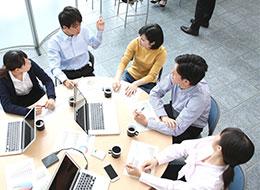 ITエンジニア【経験浅めも歓迎】フルリモートOK◆入社者全員が年収UP◆残業月平均5h◆案件選択自由◆毎年昇給