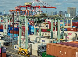 港作業スタッフ／賞与5.1ヶ月分／未経験歓迎／平均勤続14年／年休120日以上／食事手当・家族手当あり