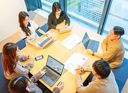 ITエンジニア┃前職給与以上保証┃案件選択制┃WEB面接1回┃年間休日130日┃月残業8h┃定着率96％