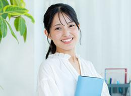 Webクリエイター★未経験スタートほぼ100％／研修制度充実／フルリモート可／基本定時退社／髪・服・ネイル自由