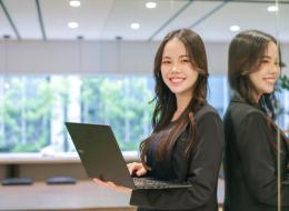 【SNSクリエイター／マーケター】海外向けBtoCサービスに携わる◎未経験歓迎／フルリモート／平均月給45万円