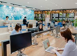 年4回開催される『LULL FES』では、夏祭りやカジノ風など毎回テーマを変え、親交を深めています◎