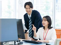 入居相談員／未経験歓迎／フルフレックスタイム制／月給30万円～／賞与年4ヶ月分／残業少なめ／ノルマなし