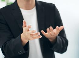 1年で映画を100本以上見ることも。英語学習のために海外ドラマを見ることもあります。