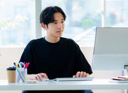 システムエンジニア/創業メンバー/役員候補ポスト有/年休127日/年収750万可/土日祝休/AWS・Azure