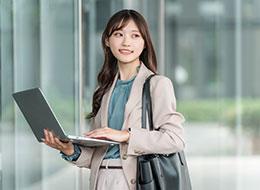 Webエンジニア／月給30万円～／フルリモート案件有／前給保証×賞与年3回／福利厚生充実／定着率95％