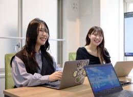 「金曜日の18時頃には飲みに行けるなど、プライベートも充実しています」