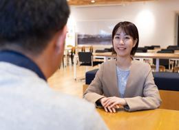 外部の人の話も聞きながら、自分に合っているキャリアや、身につけるべきスキルを考えていけます。