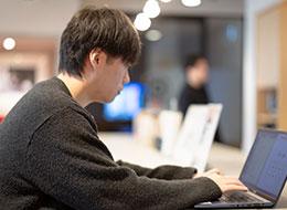 社員旅行で沖縄に行った時も、部署に関係なく交流し、心から楽しめました！