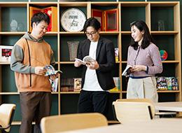 業務時間外はマンガを読むことも！ゲームも一緒にすることがあるんです！