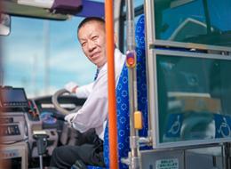 コミュニティバスドライバー◆未経験・ブランク歓迎◆入社祝金10万円◆50代・60代活躍◆週4日～OK◆日勤のみ