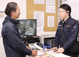 出勤前は必ず体調チェックを欠かしません！配送中は一人ですが、事務含め全員がサポートします！