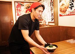 入社1ヵ月目には人事との面談も。お店では話しづらい相談にも乗ってくれるので、心強いですよ！