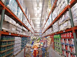 ユニークな商品が揃っているので、連日多くのお客様がご来店されます。