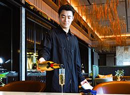 ラグジュアリーホテルスタッフ／賞与実績5.6カ月分／経験者募集／20～30代活躍中／各種祝い金・従業員食堂あり