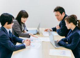 反響営業／未経験OK／賞与年4カ月以上／年収700～900万円も可／住宅手当など充実／インセン充実／ノルマなし