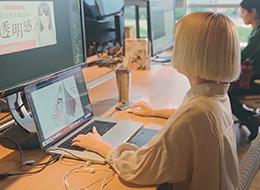 社員の9割がクリエイター！映画鑑賞や書籍購入の補助など、インプットを後押しする制度も充実です。