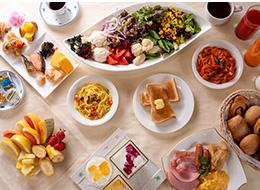 ホテルの調理スタッフ/未経験OK/研修充実/4連休取得OK/14時半退勤あり/残業代全額出ます/経歴不問