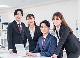 はじめは先輩社員の同行で仕事の流れをつかんでいけます！