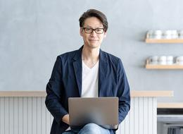 コールセンタースタッフ/未経験OK/年休120日/8～11時で選べる出勤時間/平均勤続8年/3月新オフィス移転