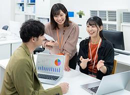 開発エンジニア■自社サービス■リモートワークあり■30代活躍中■時差勤務OK■大手クライアント多数