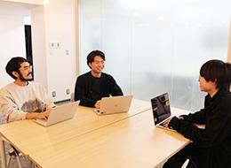 Webエンジニア（PHP）/100％自社内開発/受託メイン/自社サービスあり/フルフレックス/服装・髪型自由