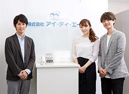 ヘルプデスク/月給30万円～/賞与年2回/開発経験不問/残業10h以内/産育休の取得実績あり（男性含む）