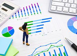 【Webエンジニア】◆リモート実施率91％◆月給130万円も可◆100％案件選択制◆残業月8h程◆年休131日