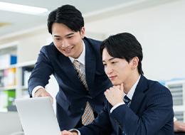 営業事務◆月給27万円〜◆未経験から不動産×法律のスキルGET◆賞与年2回◆最長1年間のOJT研修有◆転勤なし