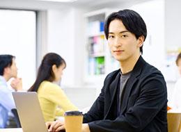 Webエンジニア(自社サービス「ビジネス+IT」の開発)/フレックス/リモートOK/フルスタック開発/自社開発