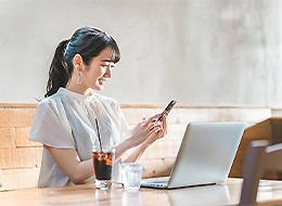 Webクリエイター◆未経験大歓迎／フルリモ可OK／研修充実／基本定時退社／髪・服・ネイル自由／年休125日