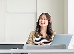 動画編集クリエイター◆未経験OK／フルリモOK／ほぼ定時帰り／年間休日125日／髪・服・ネイル自由／副業OK